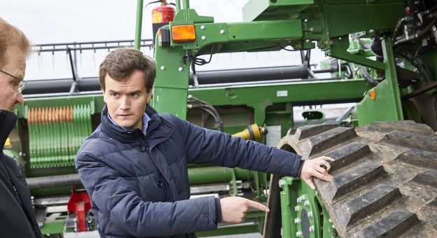 Comment devenir Vendeur-Conseil / Vendeuse-Conseil En Matériel Agricole ?